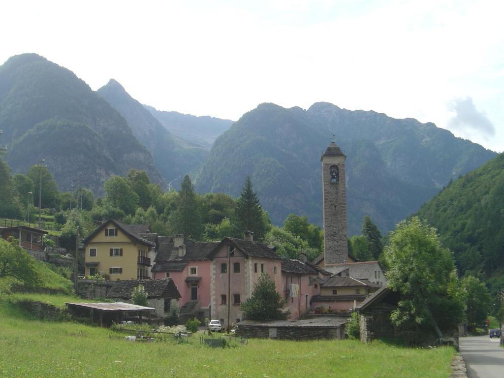 Ristorante Garni Lavizzara Hotel Sornico Ruang foto